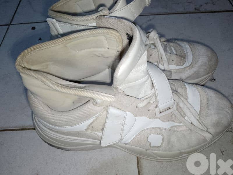 Tommy Hillfiger white shoes. 1