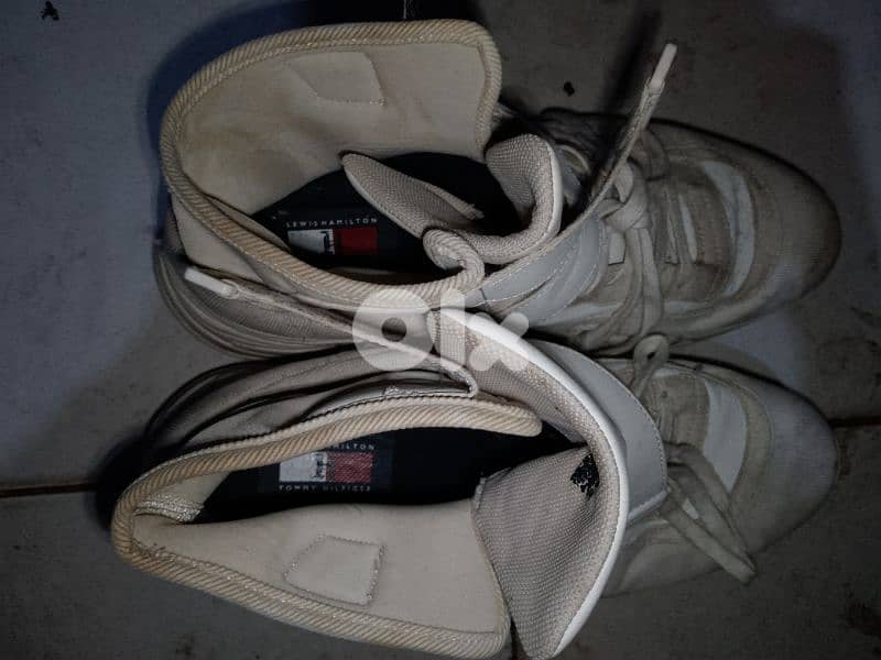 Tommy Hillfiger white shoes. 2