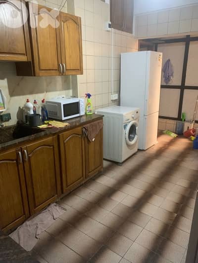 bed in a male dorm for rent للرجال سرير للإيجار