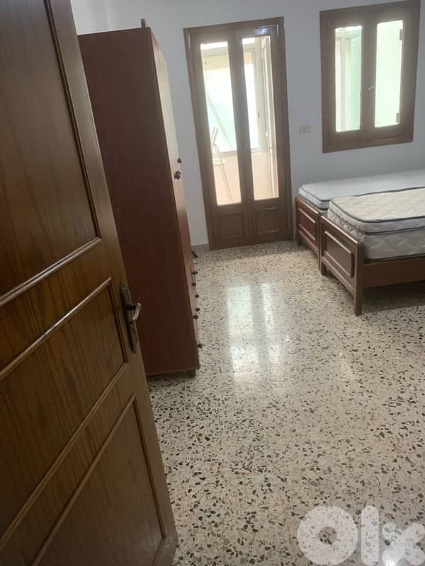 bed in a male dorm for rent للرجال سرير للإيجار 0
