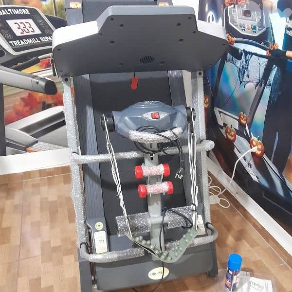 treadmill sports machines 2hp motor power  like new 3