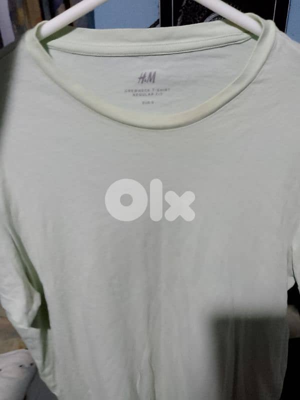 H&M white T-shirt. 0