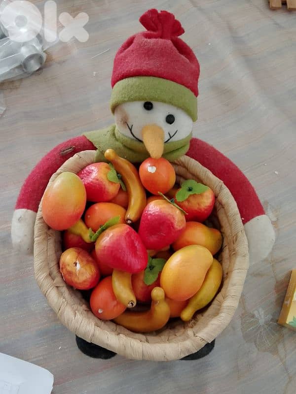 Basket of fruits 0