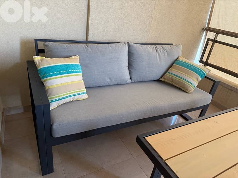 1 Outdoor metal Table + 2 single chairs + 1 double chair 2