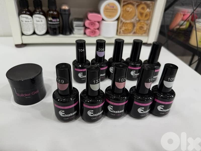 اغراض institut كاملة للبيع بسبب الاقفال 9