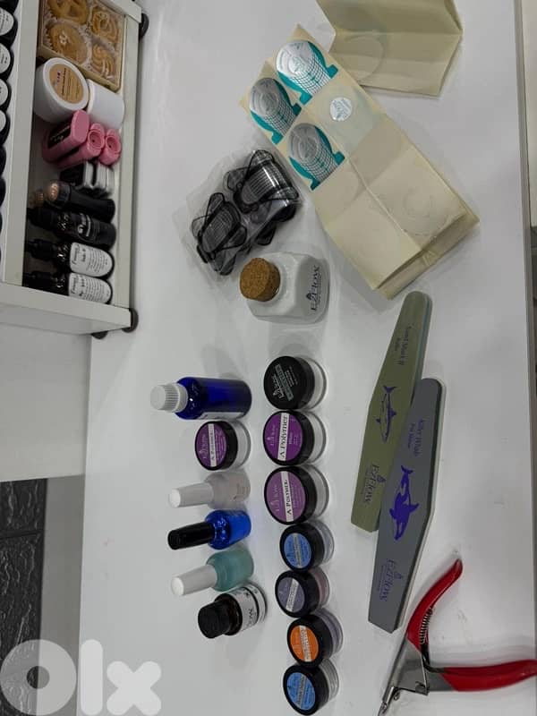 اغراض institut كاملة للبيع بسبب الاقفال 10