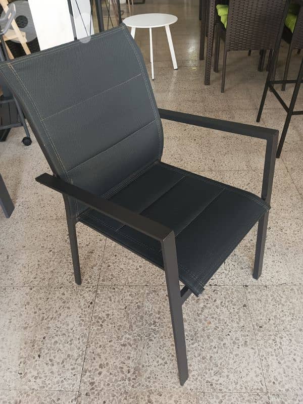 كرسي ماليزي 1