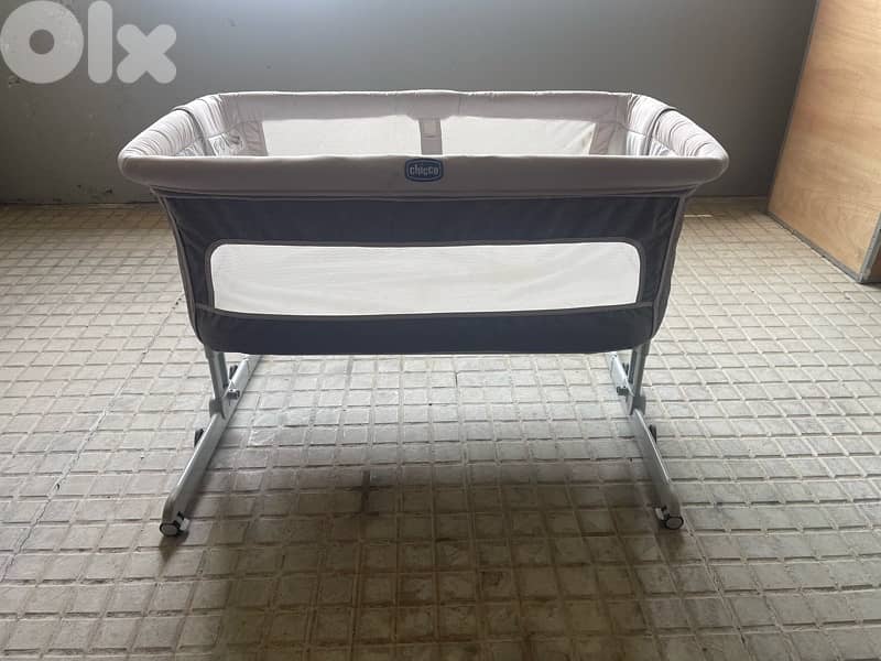 chicco baby cribs (next to me)+ nursing pillow(gift) 0