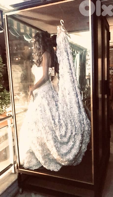 للبيع محتويات دار ازياء للألبسة الراقية Haute Couture 11