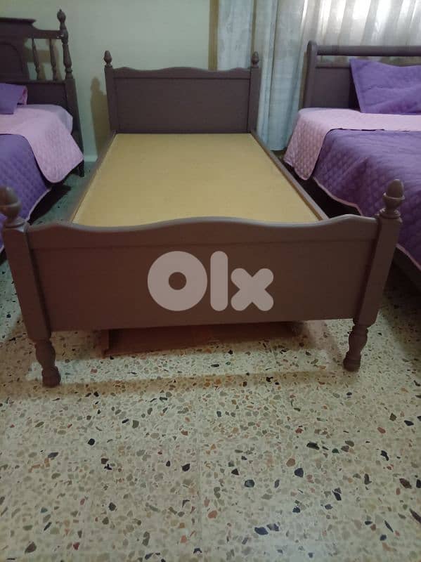 تخت للبيع 0
