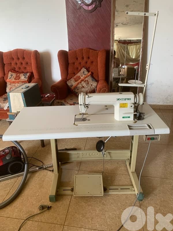 مكنة خياطة بحالة ممتازة ومكنة حبكة 0