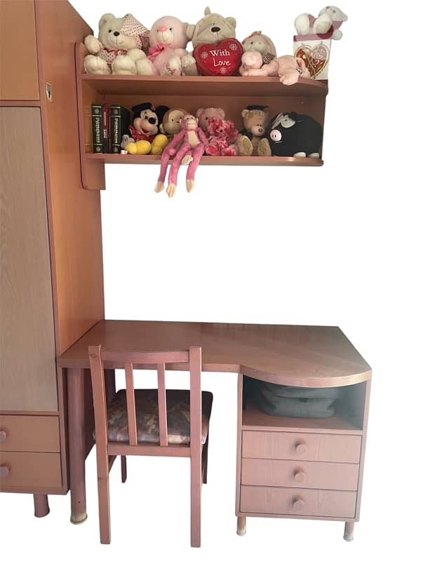 Oak Wood Desk and Chair with 2 shelves 0