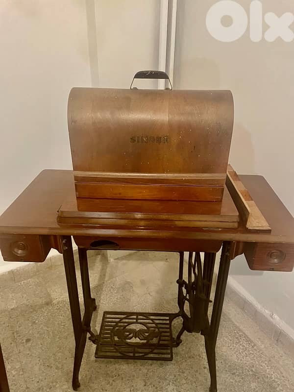 Antique Singer 128b Sewing machine with table 0