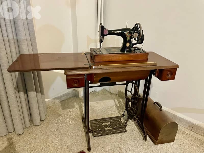 Antique Singer 128b Sewing machine with table 1
