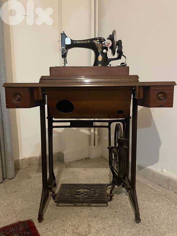 Antique Singer 128b Sewing machine with table 2