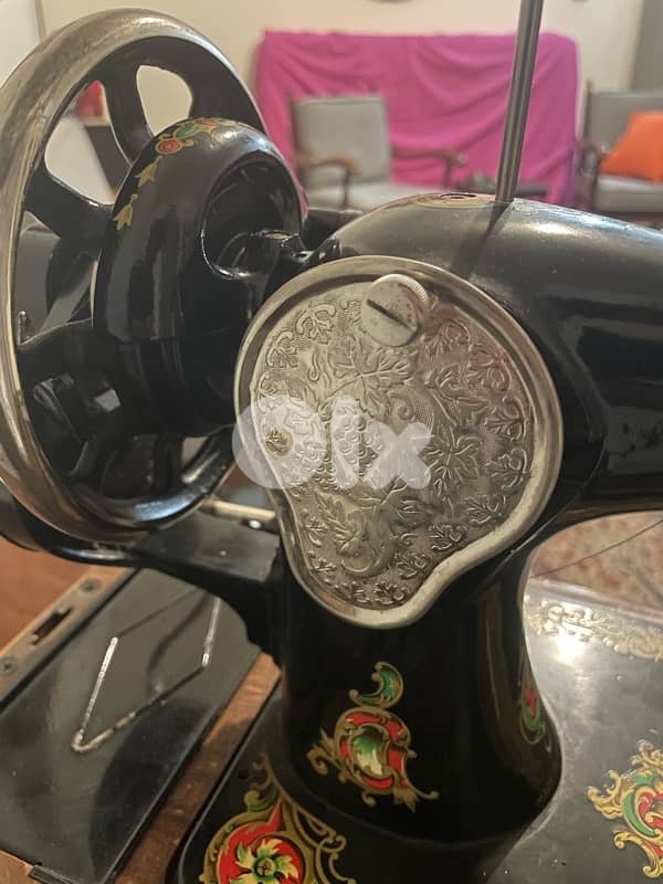 Antique Singer 128b Sewing machine with table 4