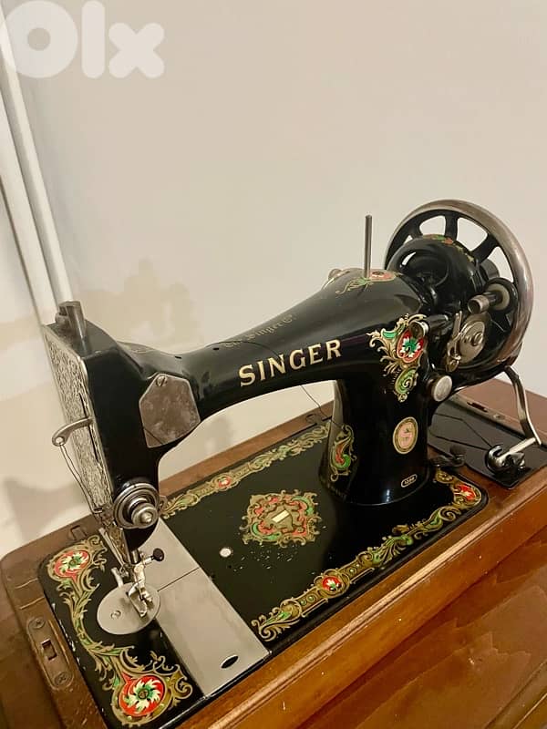 Antique Singer 128b Sewing machine with table 8