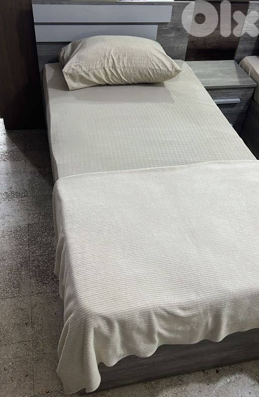 Single bed 0
