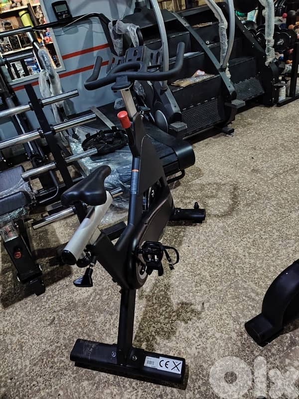 spinning bike  new  for gym 1