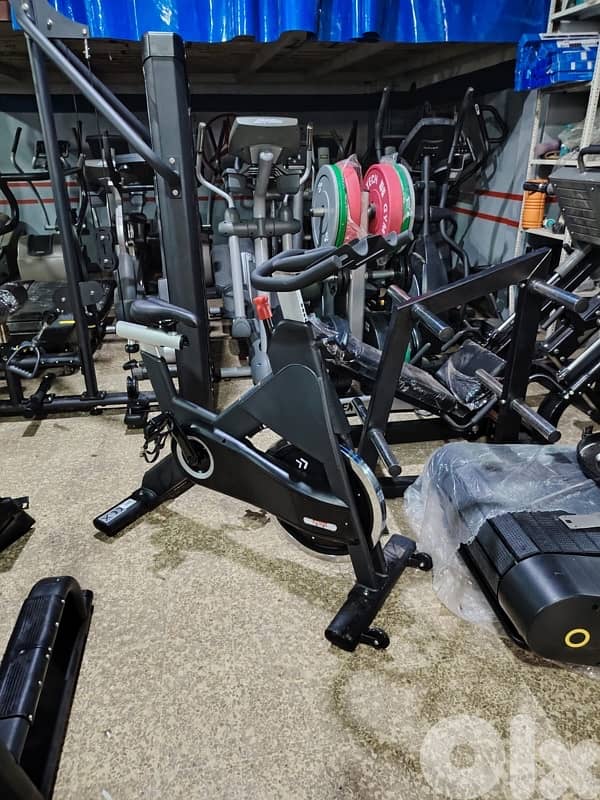 spinning bike  new  for gym 3