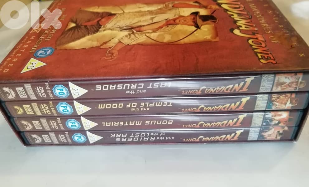 Indiana Jones 3 movies plus bonus disc in a 4 DVDS box set 2