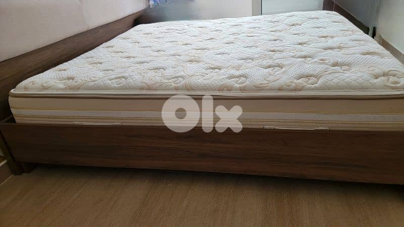 king size bed + high quality mattress 2