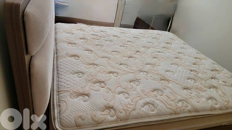 king size bed + high quality mattress 4