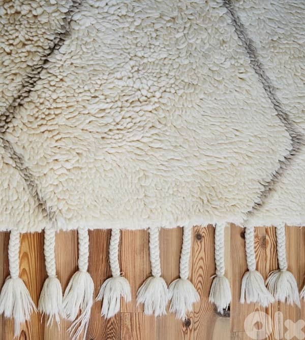 Wool rug - excellent condition 4