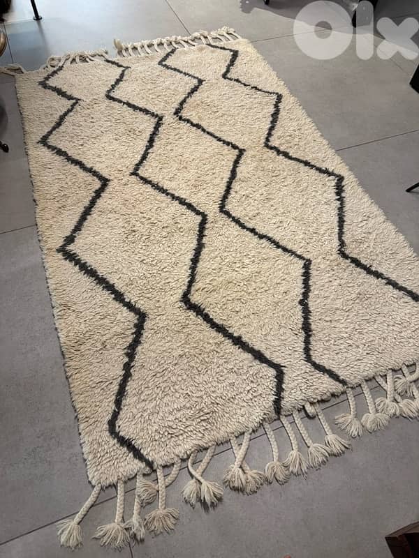 Wool rug - excellent condition 1
