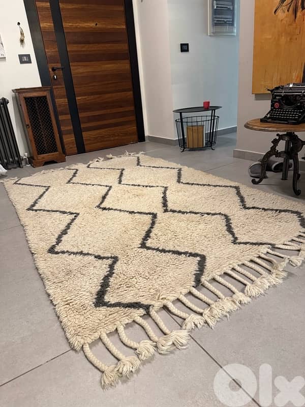 Wool rug - excellent condition 2
