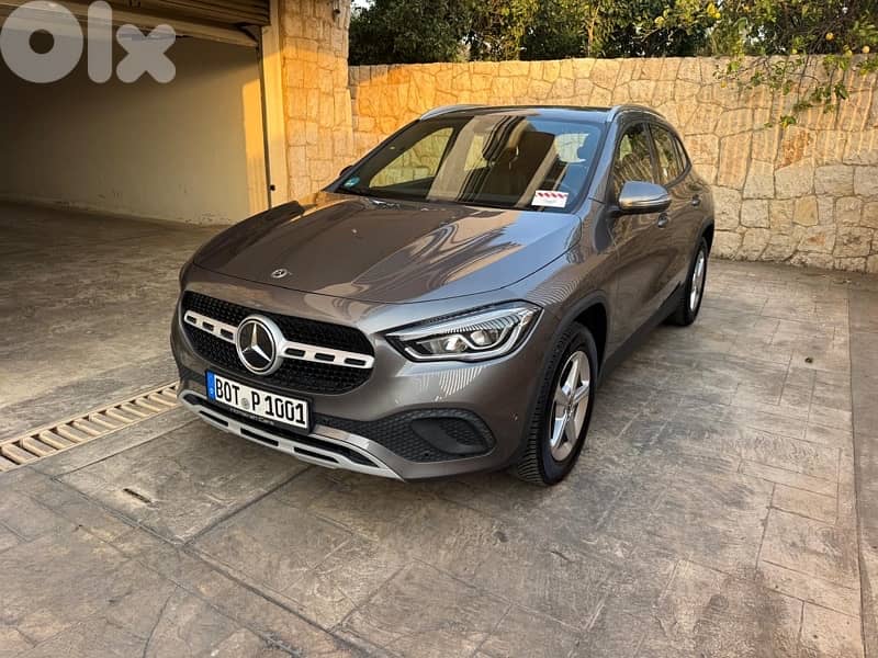 Mercedes-Benz GLA-Class gla200 german 2022 0