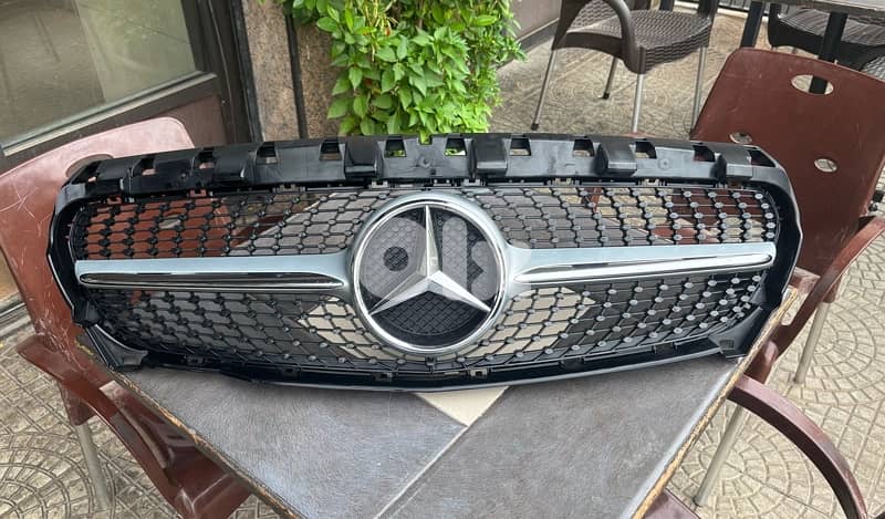 Mercedes front grill/calendar 0