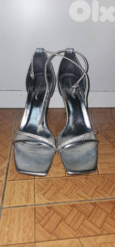 silver heels 0