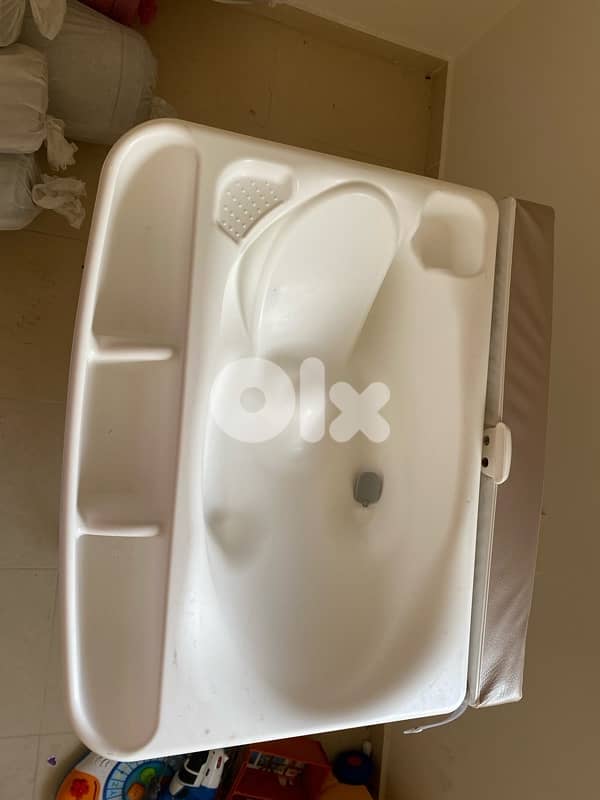 car seat- stroller- high chair- bath tub 3