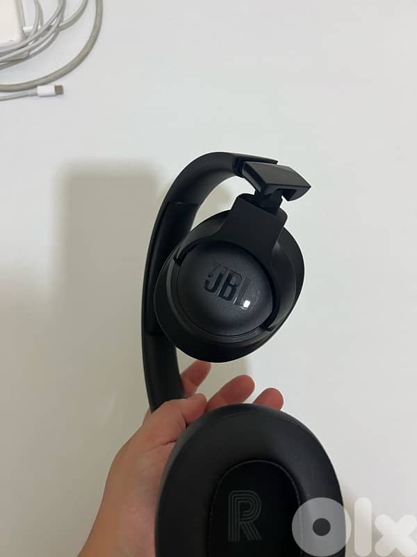 JBL Tune 720BT Over-Ear Wireless Headphones 3