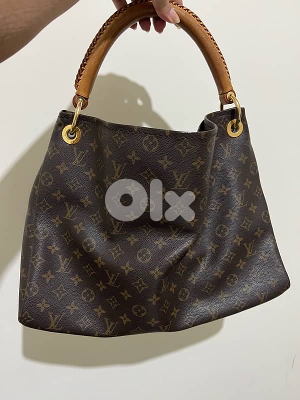 AUTHENTIC LOUIS VUITTON BAG 1