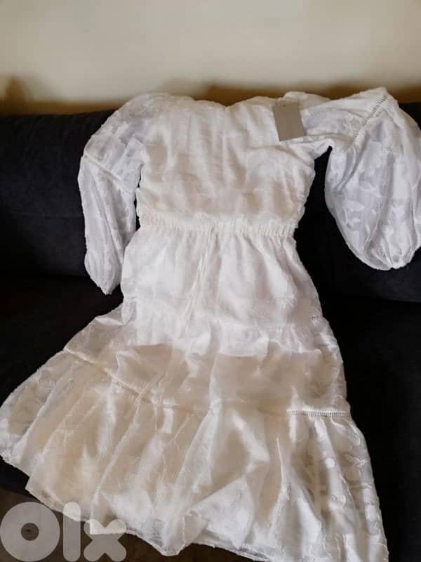dress for an event or daytime. 0