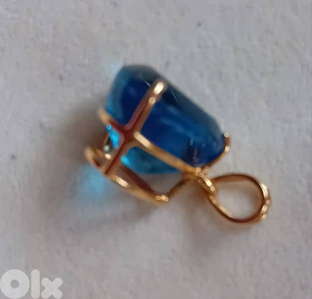 Gold pendant 1