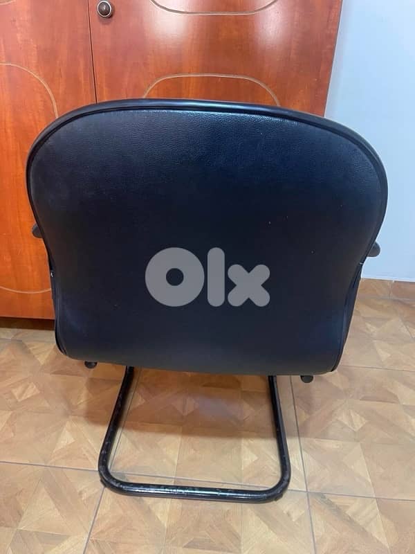 Black leather chair in good condition! 2