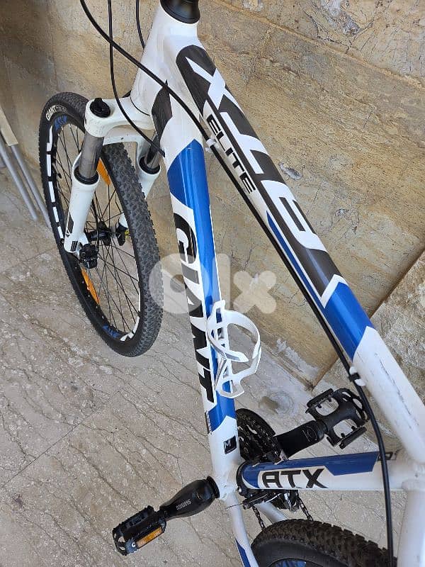 Giant Mountain bike - Medium Size 1