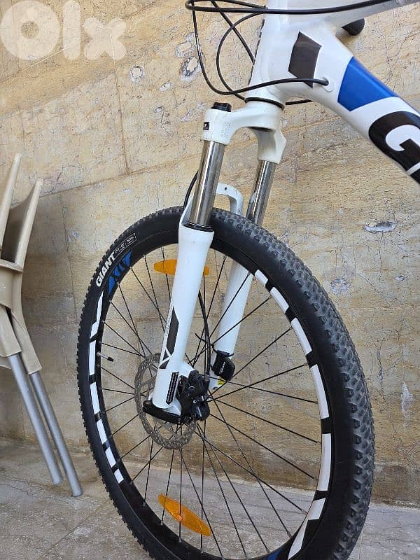 Giant Mountain bike - Medium Size 5