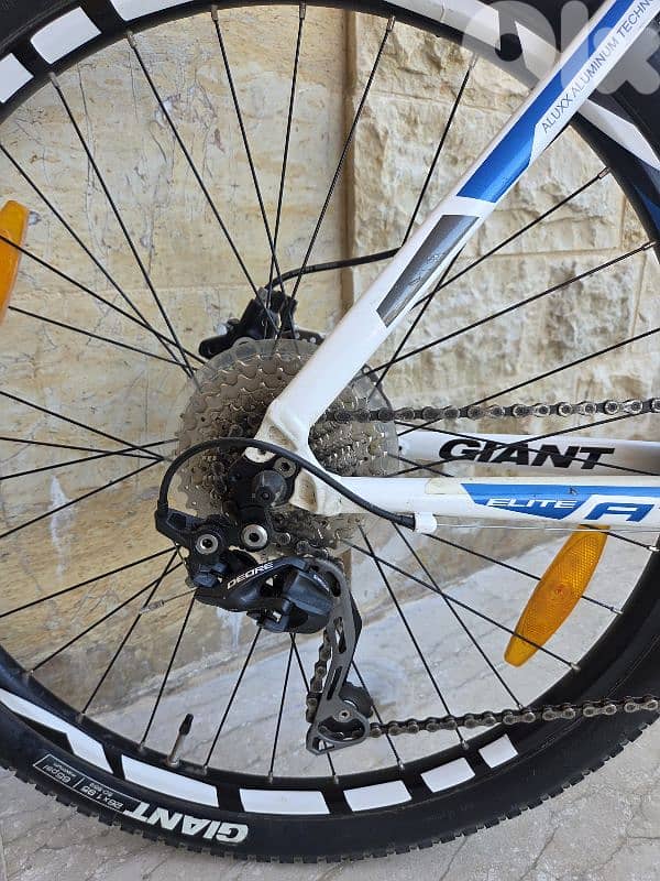 Giant Mountain bike - Medium Size 7