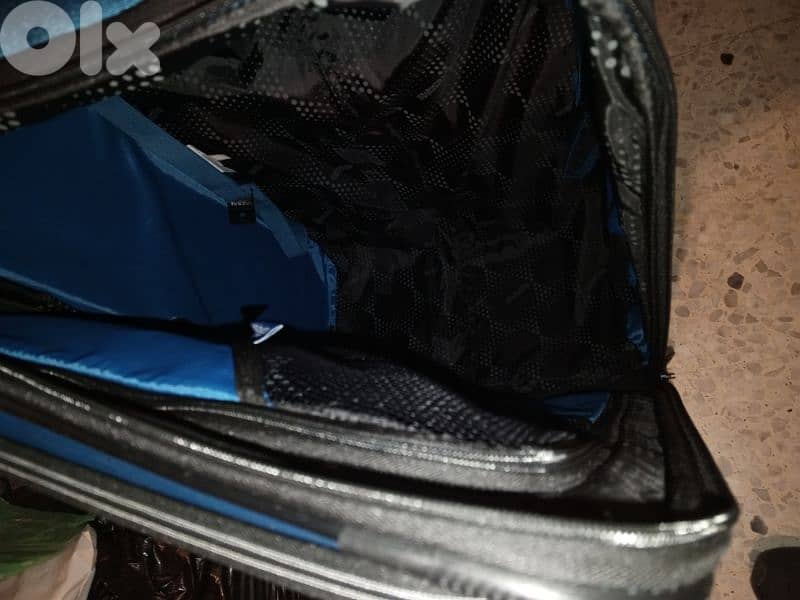 Luggage - American Tourister 4