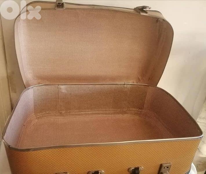 vintage valise 1