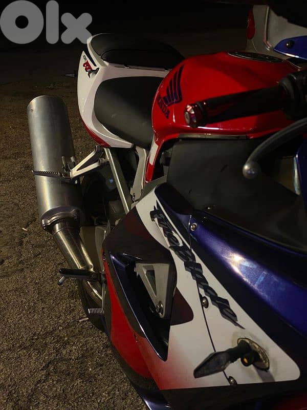 cbr 929rr fireblade 2