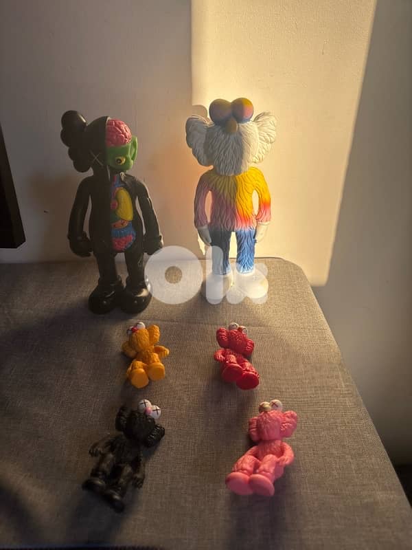 kaws figures 0