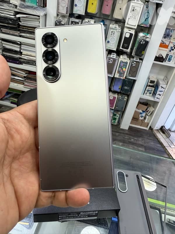 fold 6  512g like new still under warranty 1