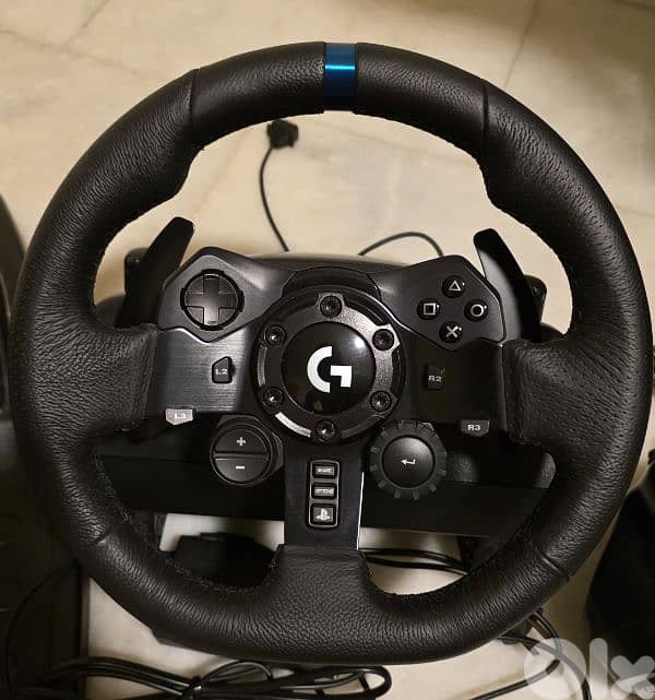 Barely Used Logitech G923 Trueforce Wheel & Shifter for PS4\PS5 and PC 2