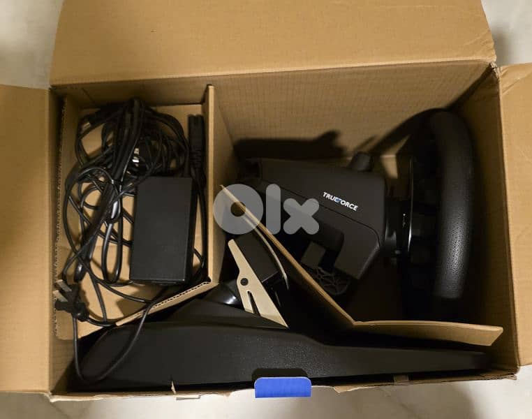 Barely Used Logitech G923 Trueforce Wheel & Shifter for PS4\PS5 and PC 5