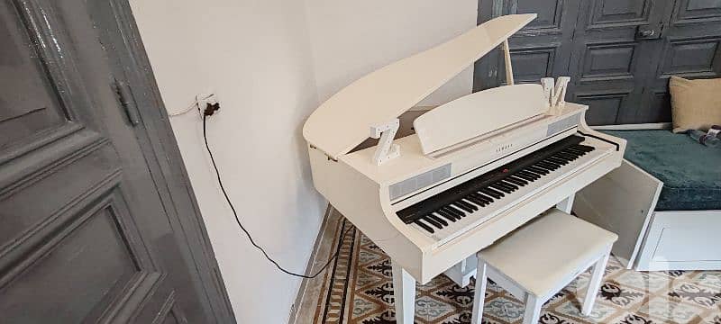 YAMAHA GRAND PIANO 3